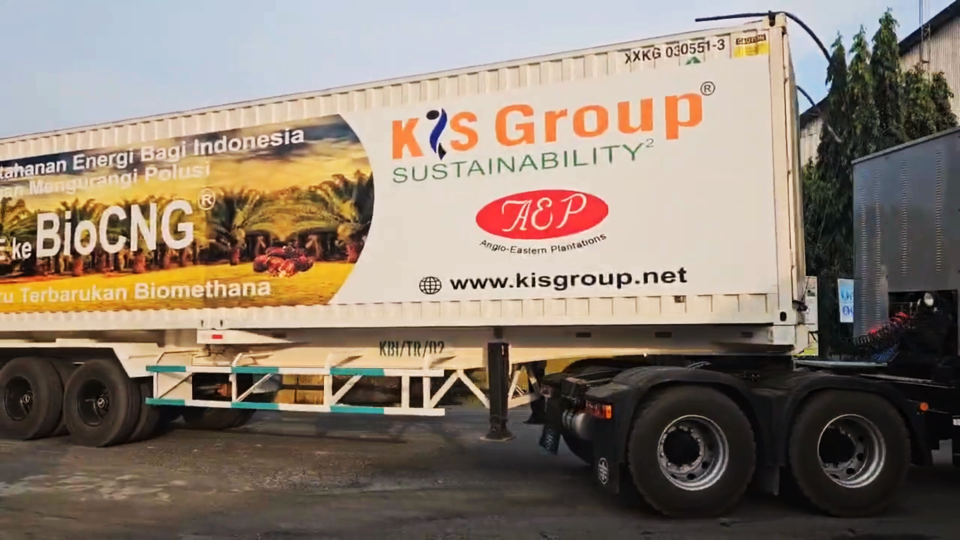 A truck transports biomethane created from palm oil waste – all part of Unilever’s commitment to sustainable growth in Indonesia.